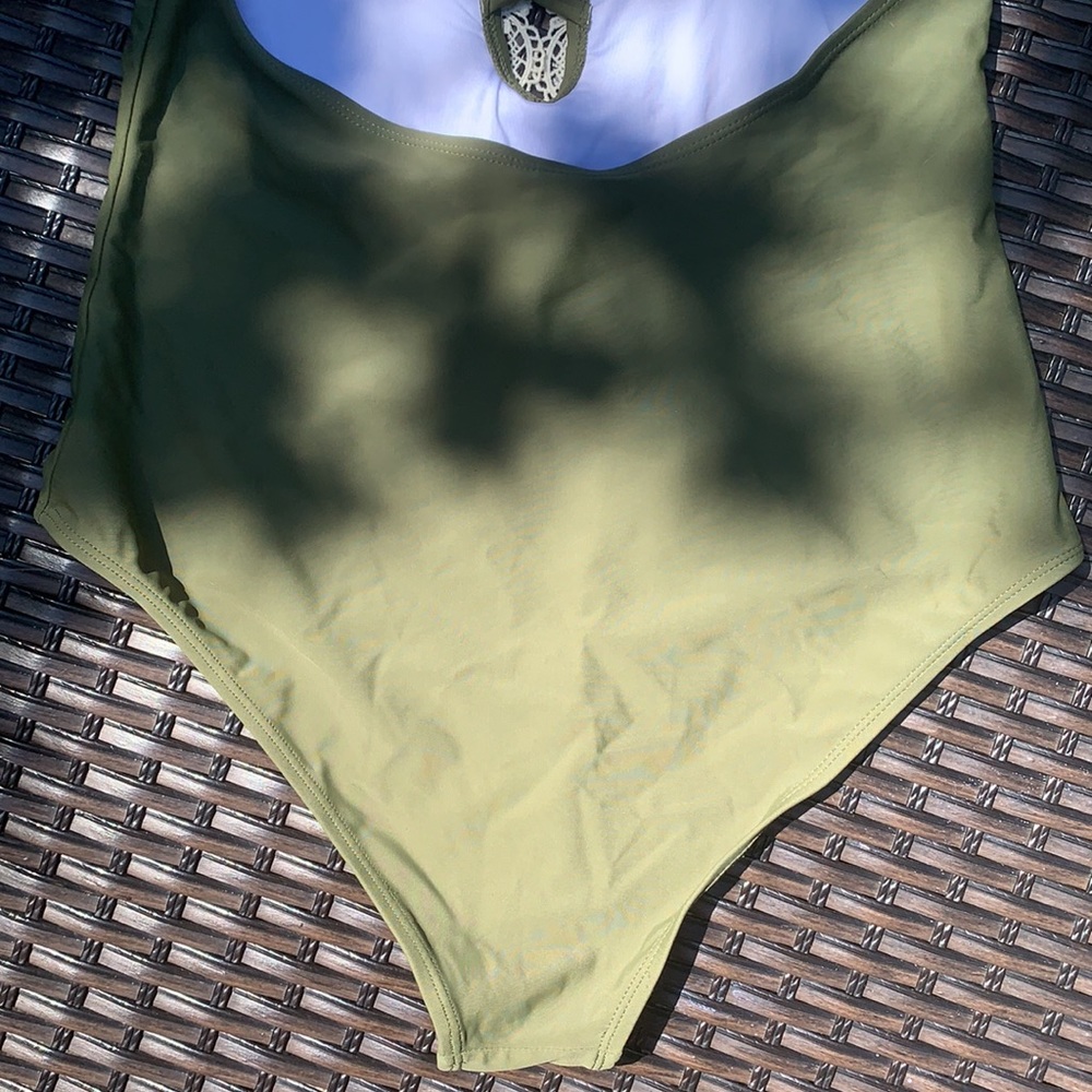 Swimsuit - Picture 5 of 7